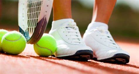 Chọn giày tennis phù hợp theo loại sân