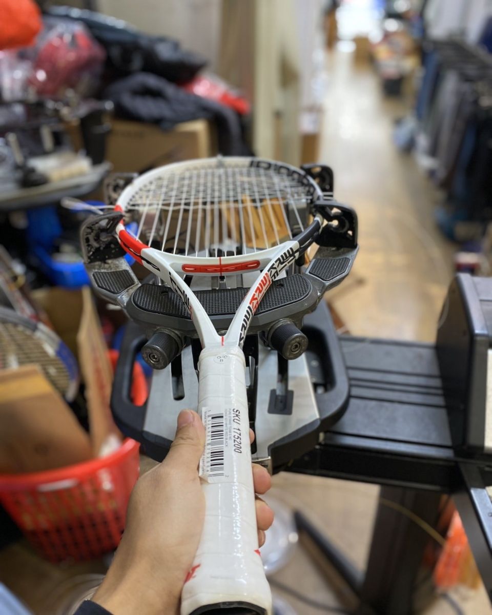 Căng vợt tennis chuyên nghiệp tại Việt Sport