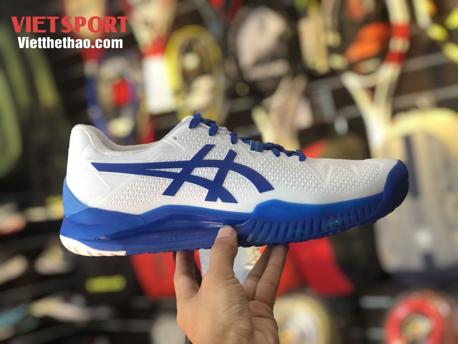 Giày tennis tốt, bền, chắc chắn