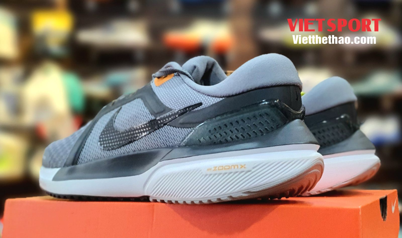 Giày chạy bộ Nike Air Zoom Vomero 16