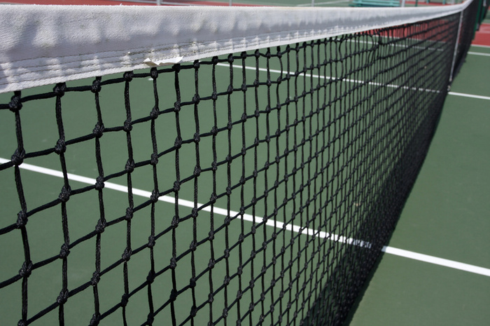 Các thiết bị cố định trên sân tennis
