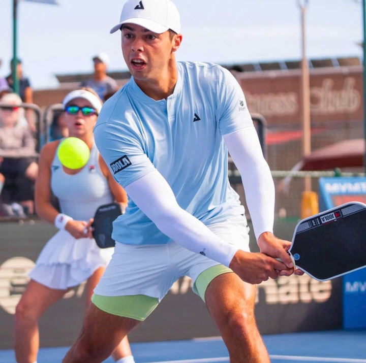 Trải nghiệm và So sánh Pickleball Joola Agassi Pro 16mm và Perseus IV 16mm